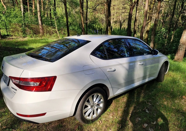 Skoda Superb cena 87500 przebieg: 80000, rok produkcji 2018 z Sosnowiec małe 301